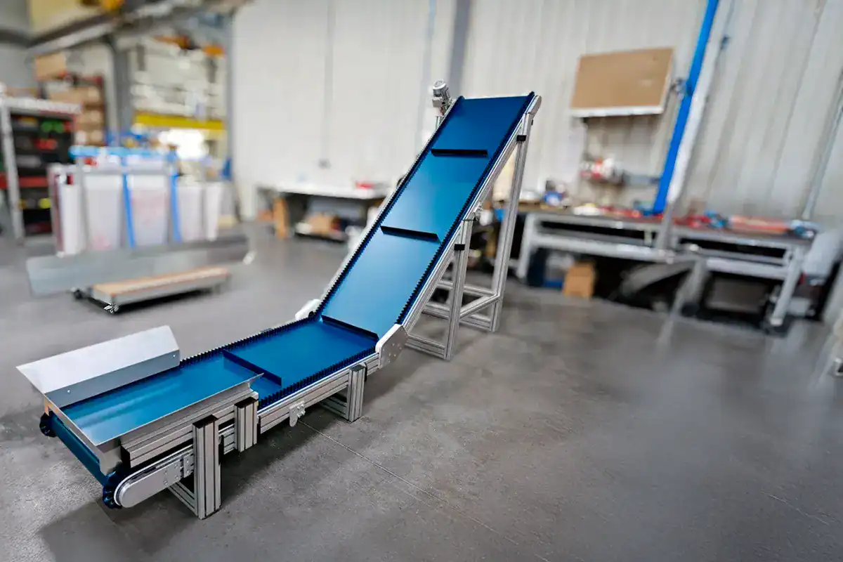 Photo d un convoyeur à bande réaliser en atelier par Arcane