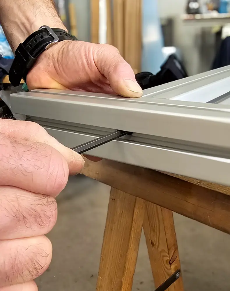 Assemblage de 2 profilés aluminium par perçage lamage