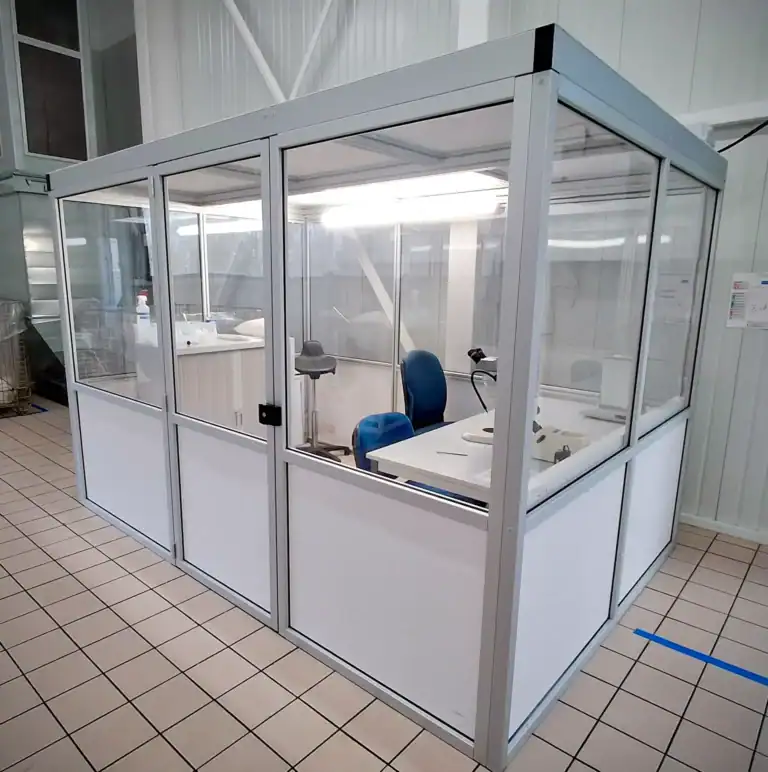 photo de la cabine a destination de l'industrie medicale lumiere allumée
