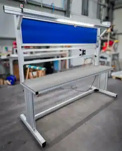 poste de travail sur mesure ajustable en hauteur et lumineux